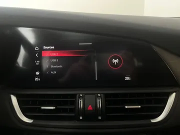 2021 Alfa Romeo Giulia - image 26