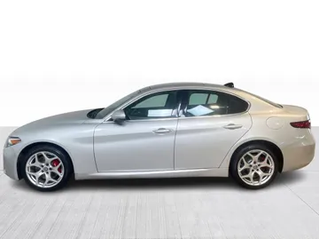 2021 Alfa Romeo Giulia - image 11