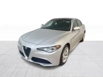 2021 Alfa Romeo Giulia - image 10