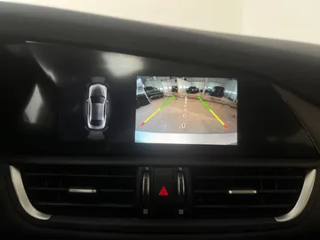 2021 Alfa Romeo Giulia - image 23