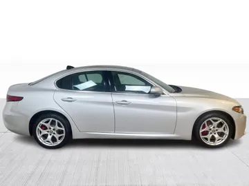 2021 Alfa Romeo Giulia - image 2