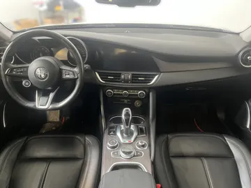 2021 Alfa Romeo Giulia - image 4