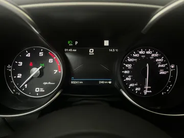 2021 Alfa Romeo Giulia - image 18