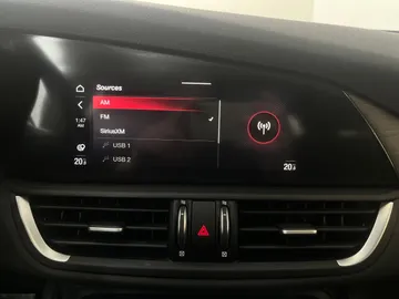 2021 Alfa Romeo Giulia - image 29
