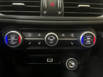 2021 Alfa Romeo Giulia - image 24