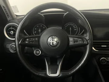 2021 Alfa Romeo Giulia - image 19