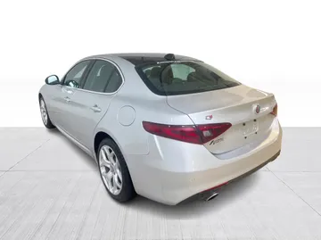 2021 Alfa Romeo Giulia - image 12