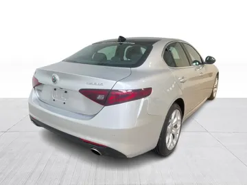 2021 Alfa Romeo Giulia - image 15