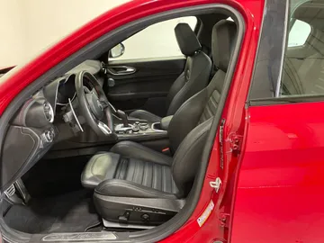 2023 Alfa Romeo Giulia - image 3