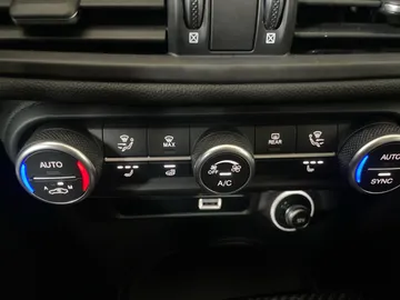 2023 Alfa Romeo Giulia - image 23