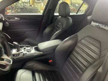 2023 Alfa Romeo Giulia - image 10