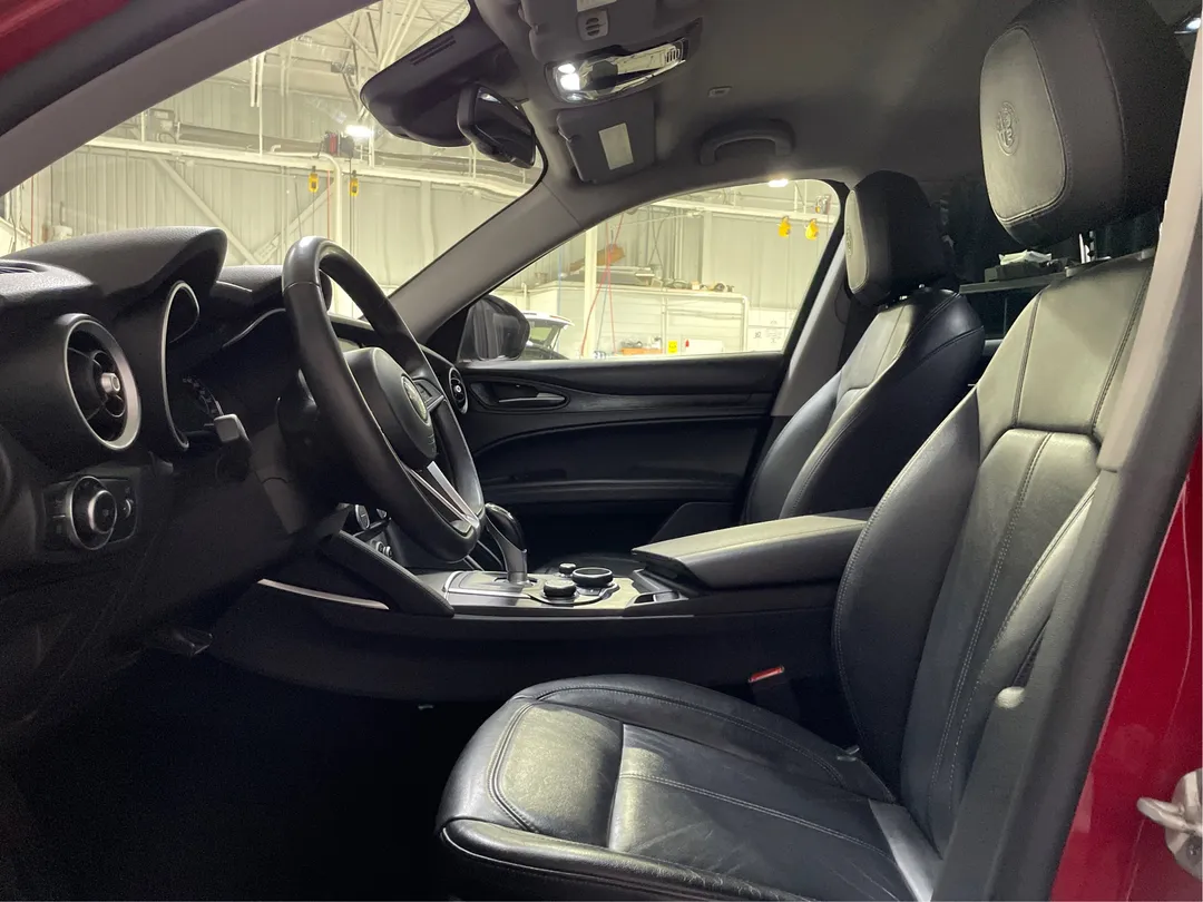 2018 Alfa Romeo Stelvio — photo 3