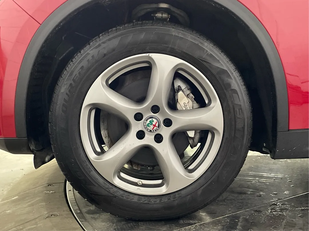2018 Alfa Romeo Stelvio — photo 5