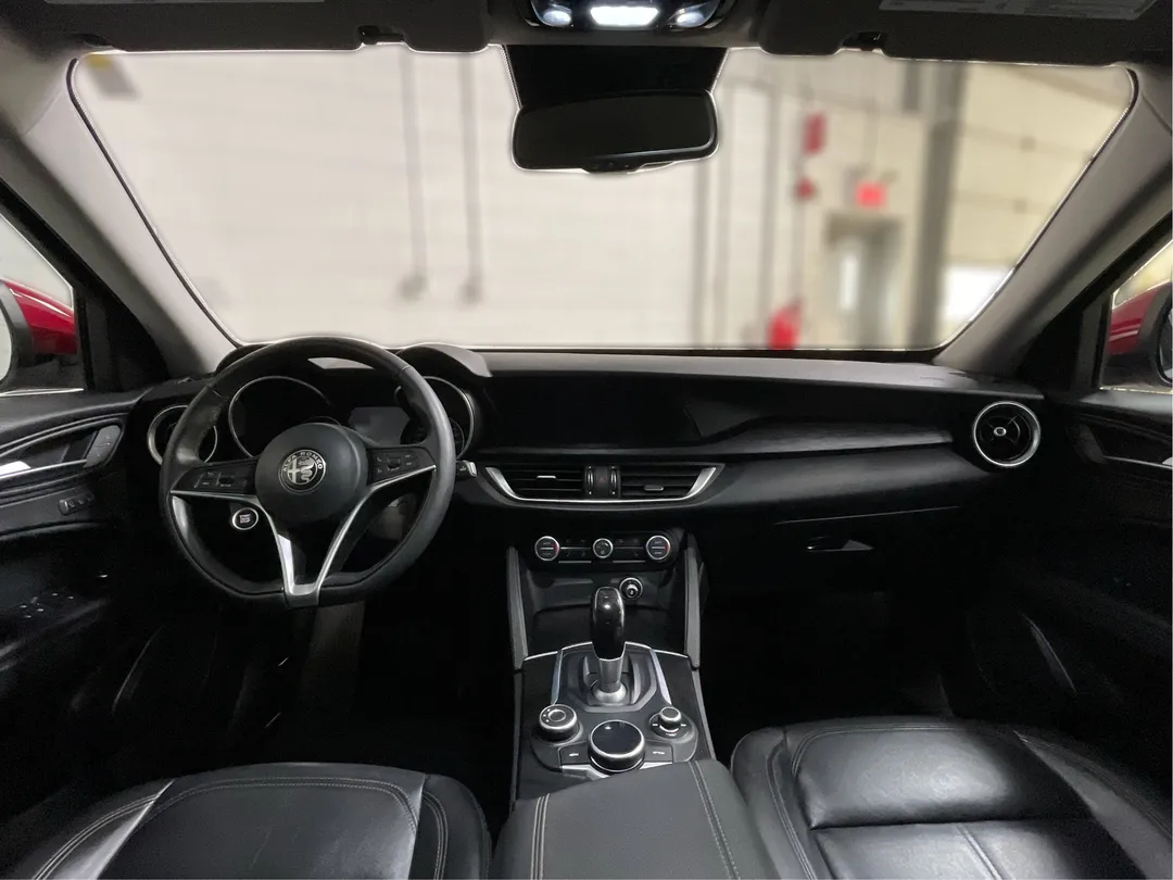 2018 Alfa Romeo Stelvio — photo 4
