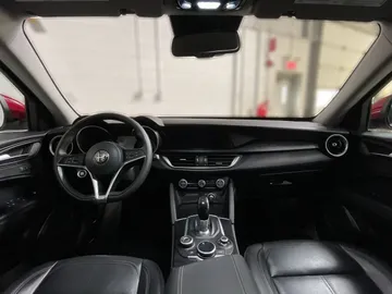 2018 Alfa Romeo Stelvio - image 4