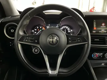 2018 Alfa Romeo Stelvio - image 17