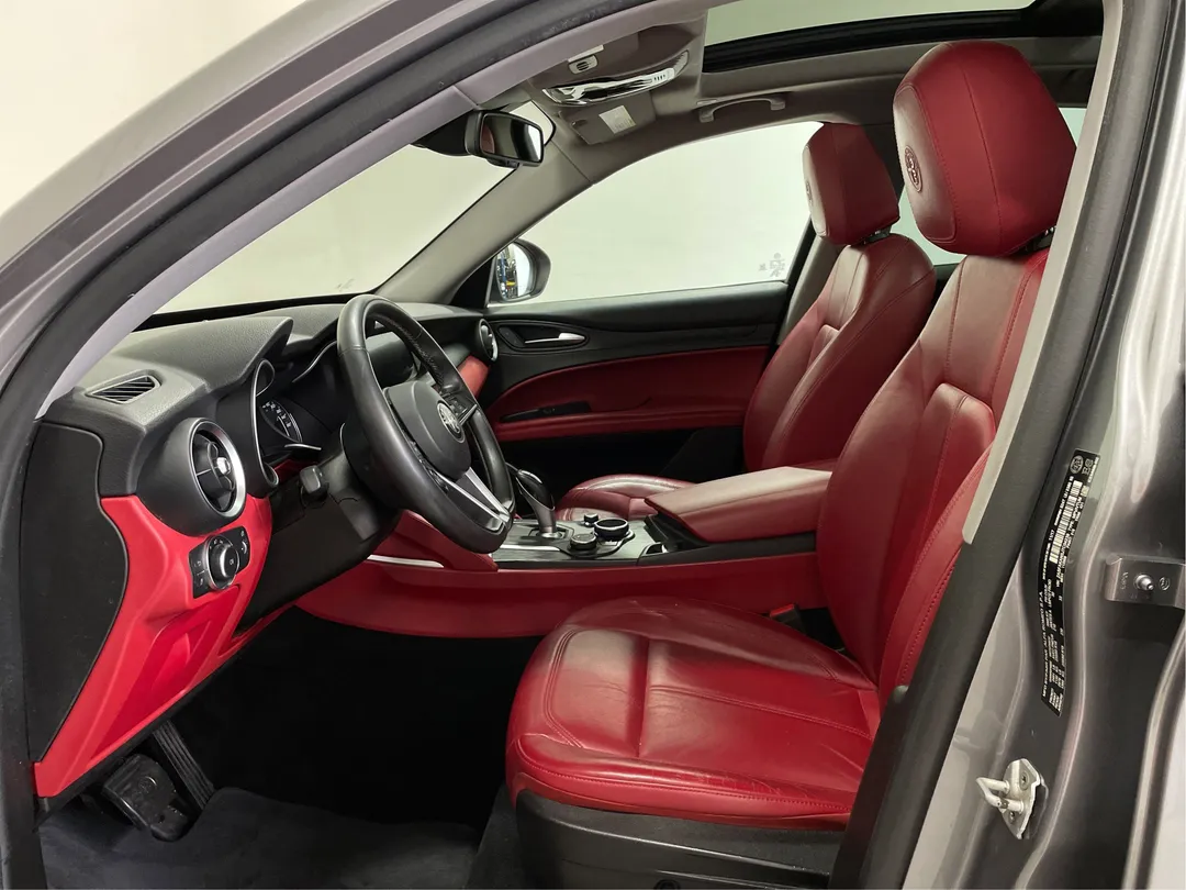 2018 Alfa Romeo Stelvio — photo 3
