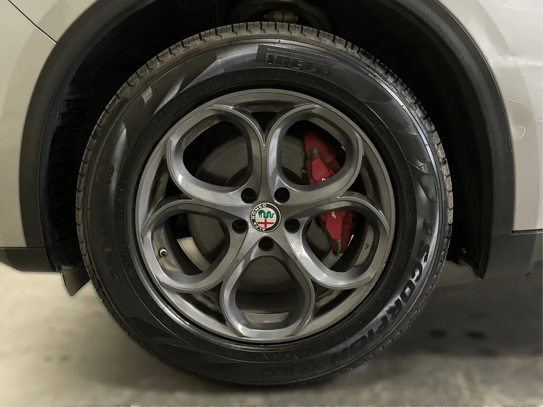2018 Alfa Romeo Stelvio — photo 6
