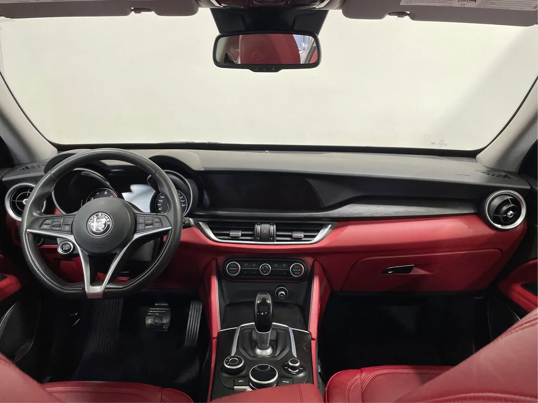 2018 Alfa Romeo Stelvio — photo 4