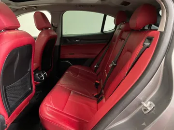 2018 Alfa Romeo Stelvio - image 15