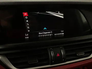 2018 Alfa Romeo Stelvio - image 28