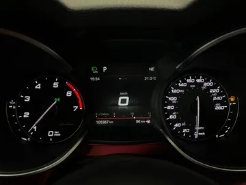 2018 Alfa Romeo Stelvio - image 17