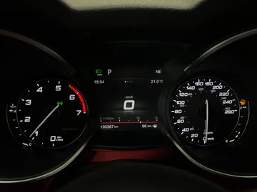 2018 Alfa Romeo Stelvio - image 17