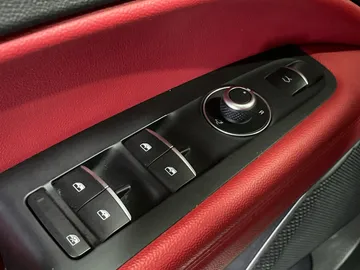 2018 Alfa Romeo Stelvio - image 23