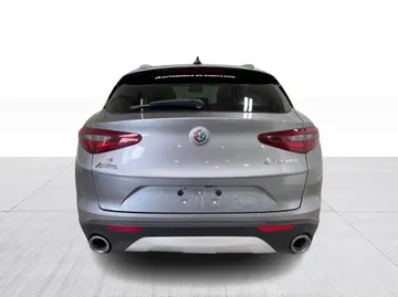 2018 Alfa Romeo Stelvio - image 12