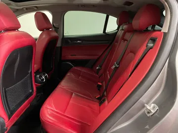 2018 Alfa Romeo Stelvio - image 15