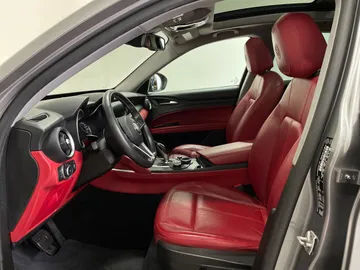 2018 Alfa Romeo Stelvio - image 3