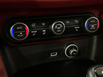 2018 Alfa Romeo Stelvio - image 22