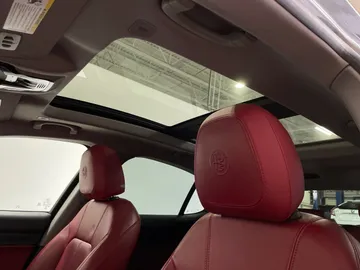 2018 Alfa Romeo Stelvio - image 6