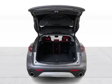 2018 Alfa Romeo Stelvio - image 13