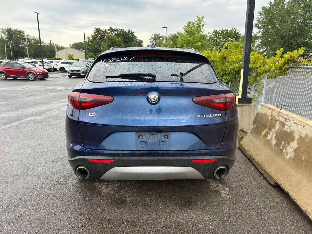 2018 Alfa Romeo Stelvio — photo 4