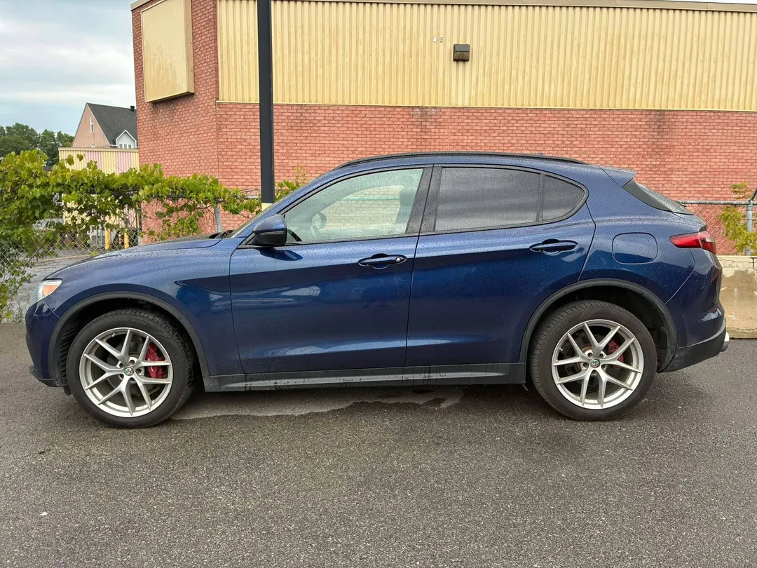 2018 Alfa Romeo Stelvio — photo 5
