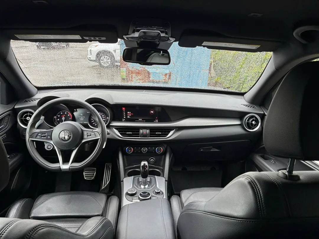 2018 Alfa Romeo Stelvio — photo 8