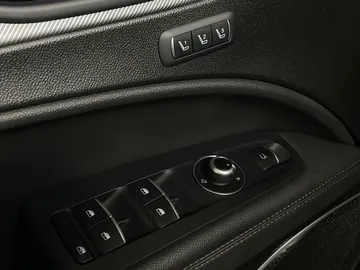 2018 Alfa Romeo Stelvio - image 20