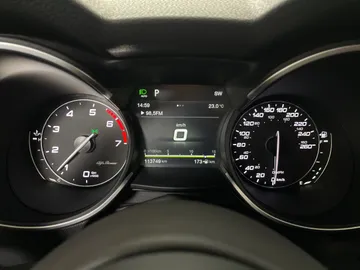 2018 Alfa Romeo Stelvio - image 17