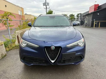 2018 Alfa Romeo Stelvio - image 2