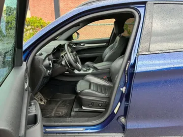 2018 Alfa Romeo Stelvio - image 8