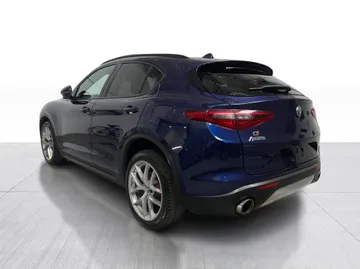 2018 Alfa Romeo Stelvio - image 10