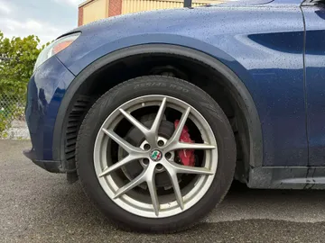 2018 Alfa Romeo Stelvio - image 7