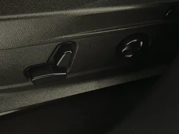 2018 Alfa Romeo Stelvio - image 21