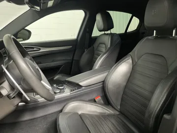 2018 Alfa Romeo Stelvio - image 3