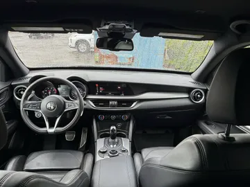 2018 Alfa Romeo Stelvio - image 9