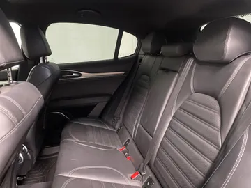 2018 Alfa Romeo Stelvio - image 14