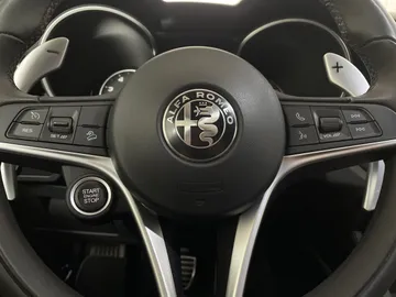 2018 Alfa Romeo Stelvio - image 16
