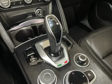2023 Alfa Romeo Stelvio - image 32