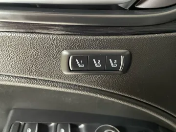 2023 Alfa Romeo Stelvio - image 20